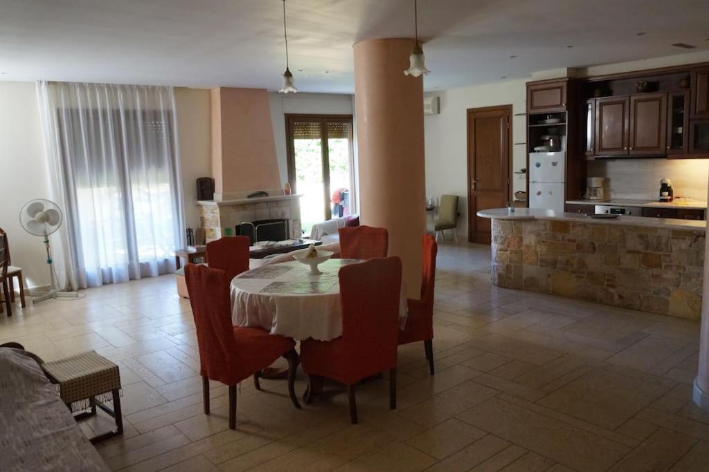 Apartment With A Garden, Bbq, Swimming Pool And Jacuzzi Dhráfi Esterno foto