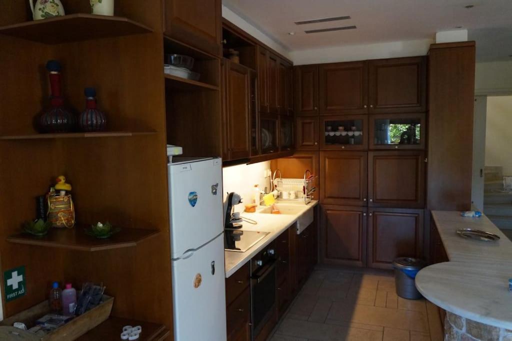 Apartment With A Garden, Bbq, Swimming Pool And Jacuzzi Dhráfi Esterno foto