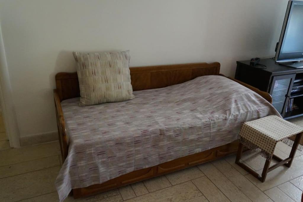 Apartment With A Garden, Bbq, Swimming Pool And Jacuzzi Dhráfi Esterno foto
