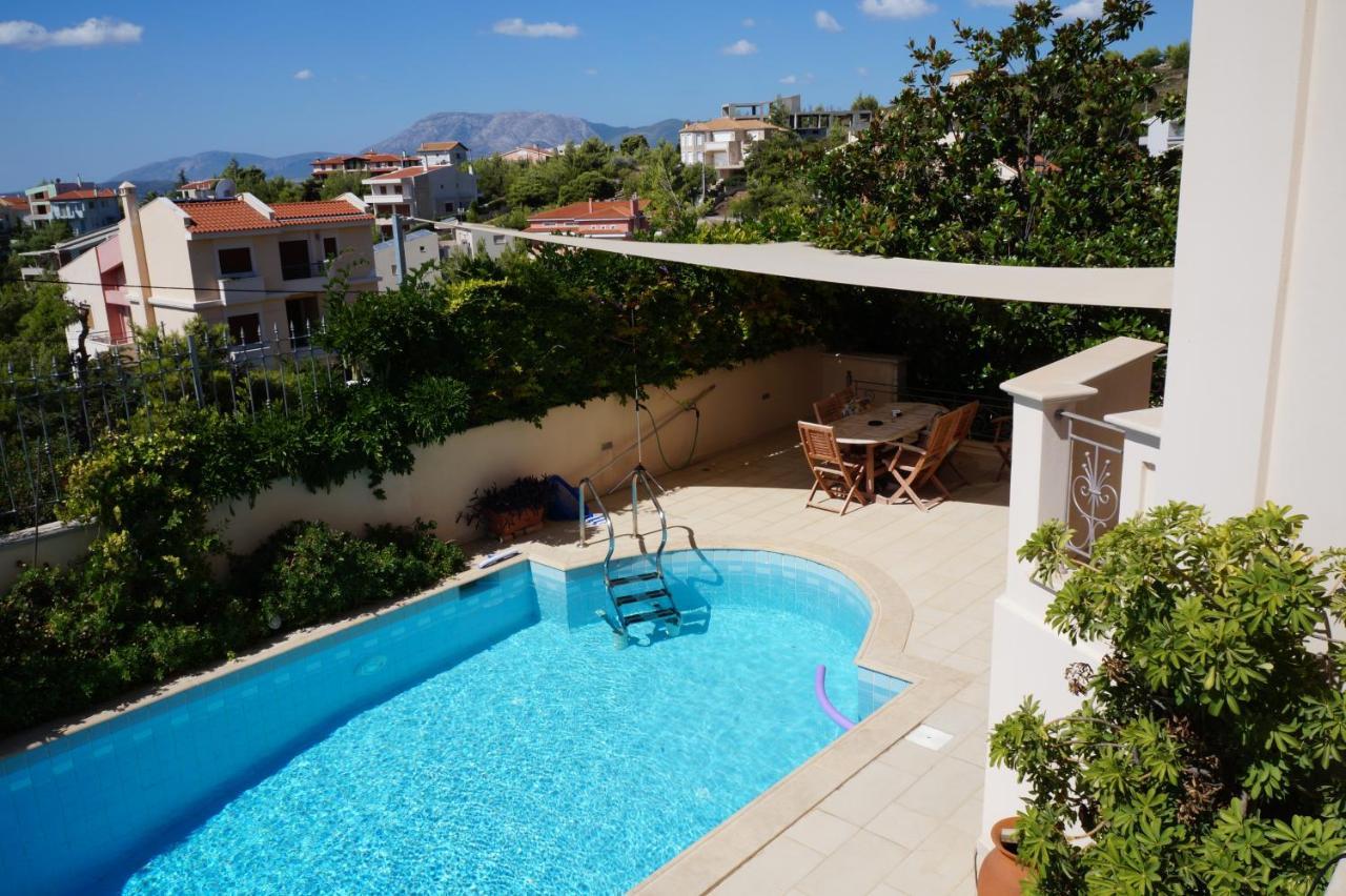 Apartment With A Garden, Bbq, Swimming Pool And Jacuzzi Dhráfi Esterno foto