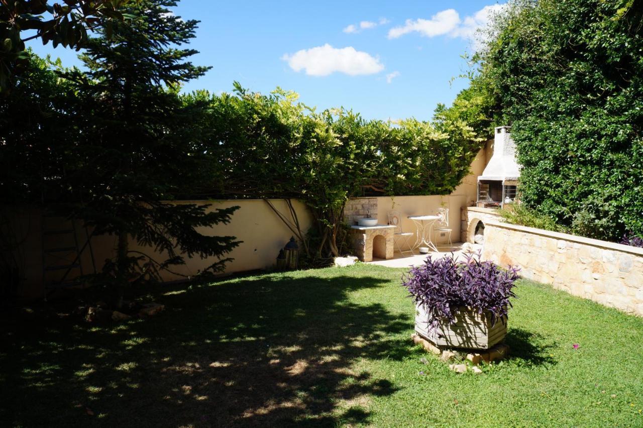 Apartment With A Garden, Bbq, Swimming Pool And Jacuzzi Dhráfi Esterno foto