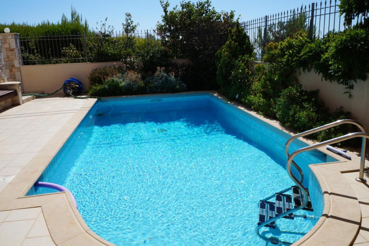 Apartment With A Garden, Bbq, Swimming Pool And Jacuzzi Dhráfi Esterno foto