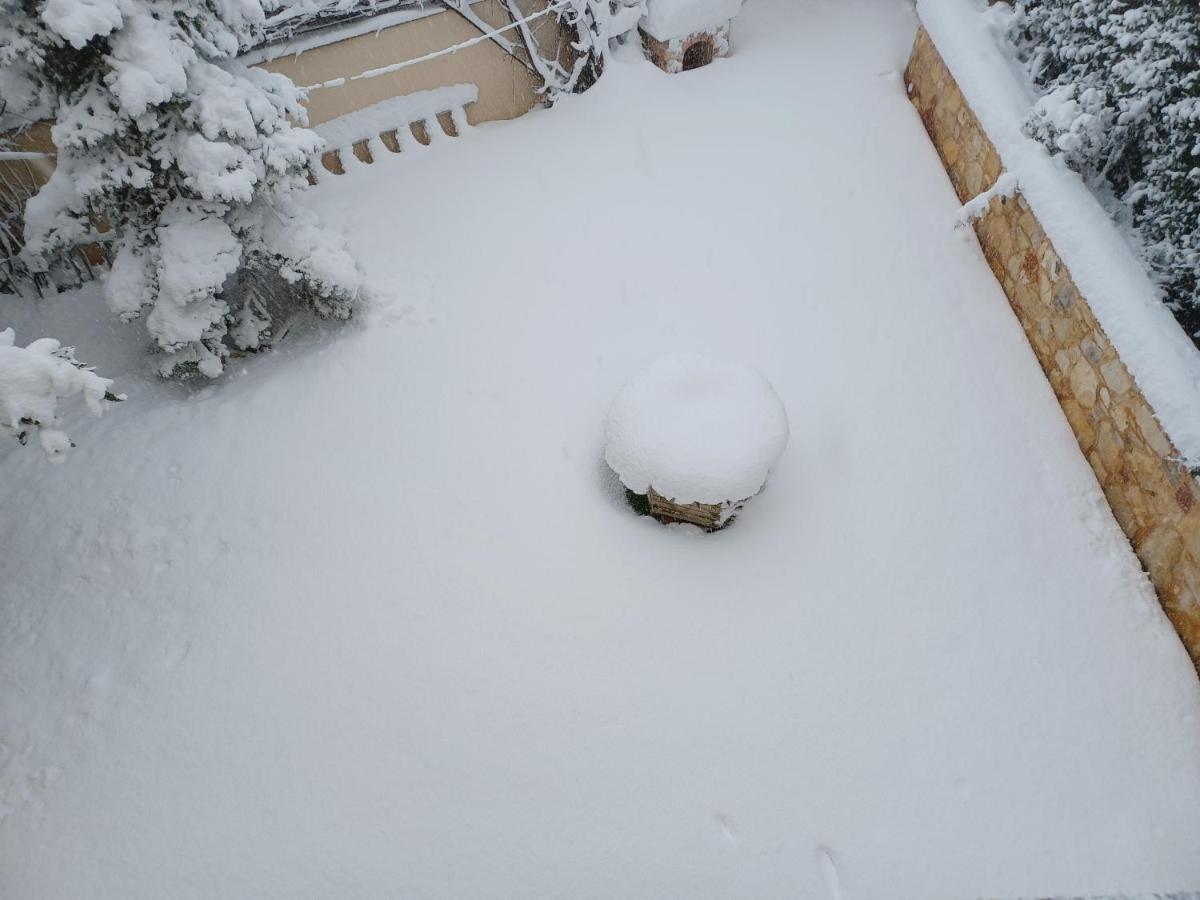 Apartment With A Garden, Bbq, Swimming Pool And Jacuzzi Dhráfi Esterno foto